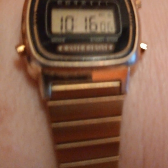 Vintage Unisex Casio Gold Digital Watch